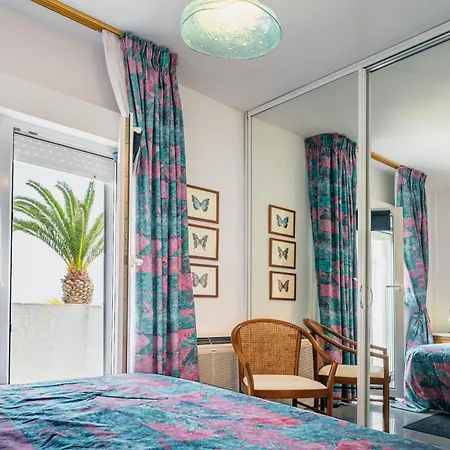Beachfront Escape In Ваканционна къща Сивири