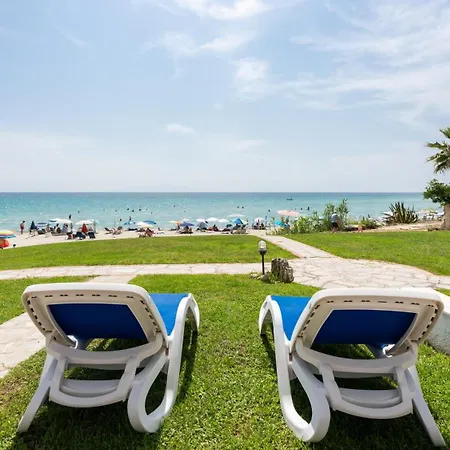 Ваканционна къща Beachfront Escape In Сивири
